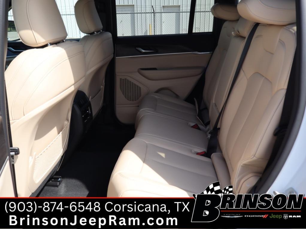 new 2025 Jeep Grand Cherokee car, priced at $44,547