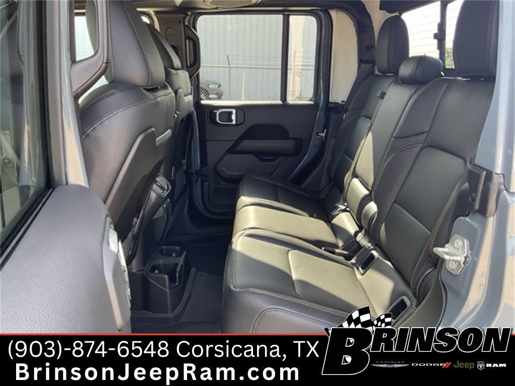 new 2025 Jeep Gladiator car, priced at $45,900