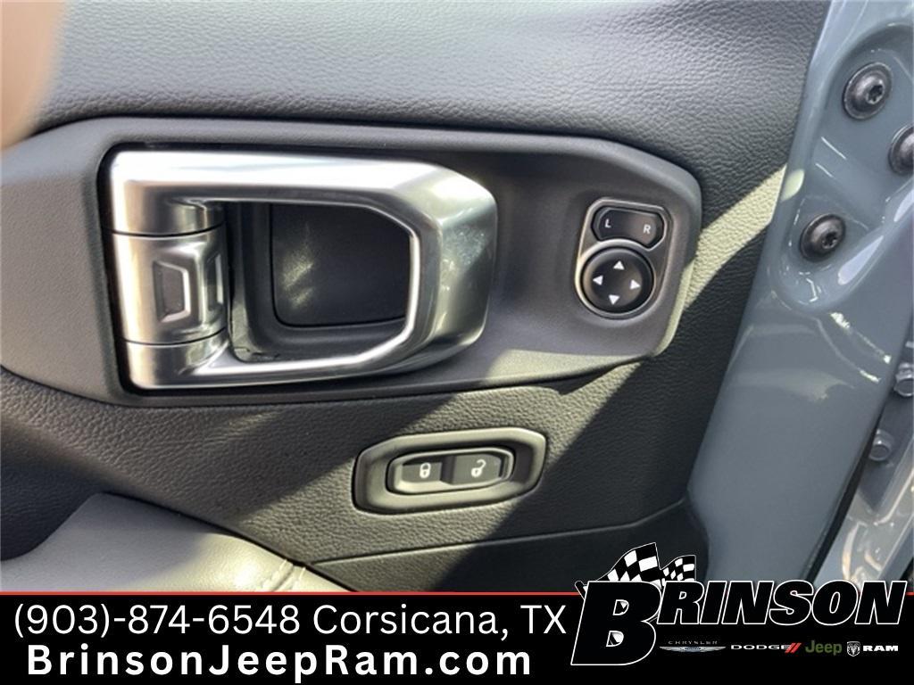 new 2025 Jeep Gladiator car, priced at $45,900