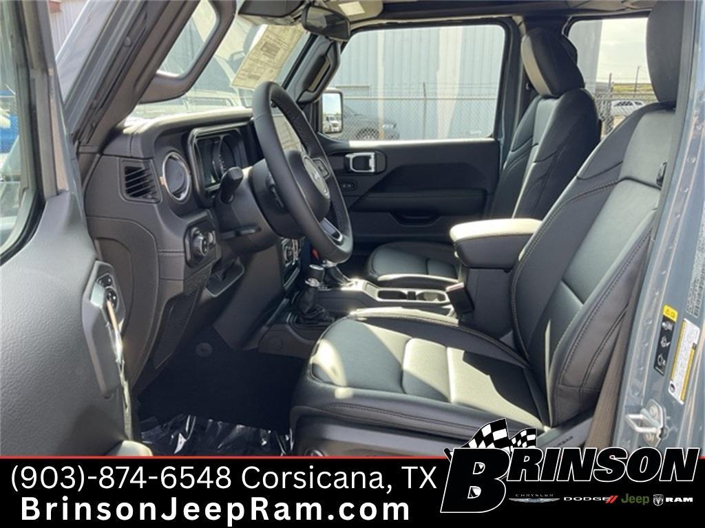 new 2025 Jeep Gladiator car, priced at $45,900