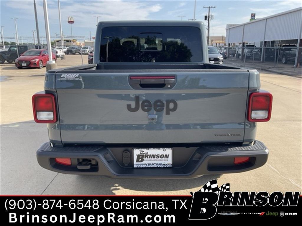 new 2025 Jeep Gladiator car, priced at $45,900
