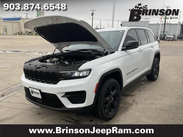 used 2024 Jeep Grand Cherokee car, priced at $35,990