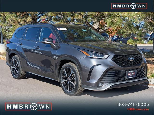 used 2022 Toyota Highlander car, priced at $39,900