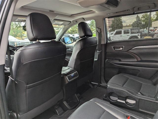 used 2019 Toyota Highlander car, priced at $31,900