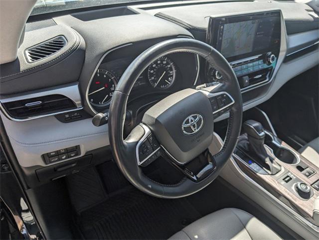 used 2021 Toyota Highlander car, priced at $38,900
