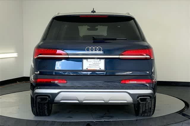 new 2025 Audi Q7 car, priced at $67,285