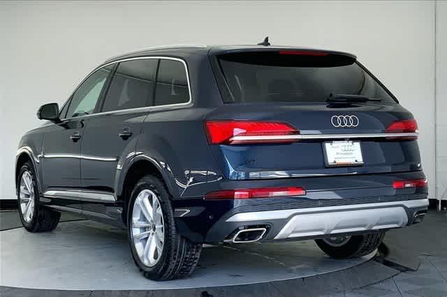 new 2025 Audi Q7 car, priced at $67,285