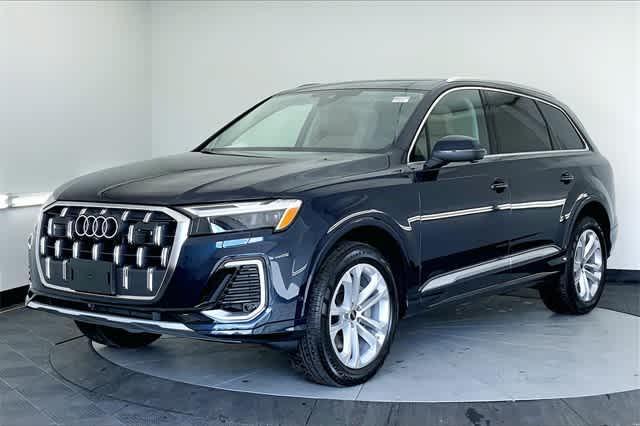 new 2025 Audi Q7 car, priced at $67,285