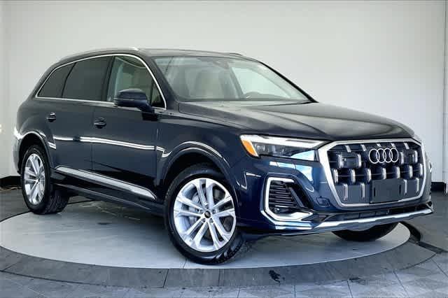 new 2025 Audi Q7 car, priced at $67,285