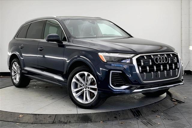 new 2025 Audi Q7 car, priced at $65,730