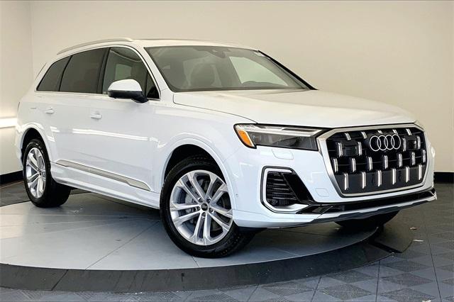 new 2025 Audi Q7 car, priced at $75,800