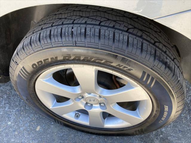 used 2009 Hyundai Santa Fe car, priced at $6,599