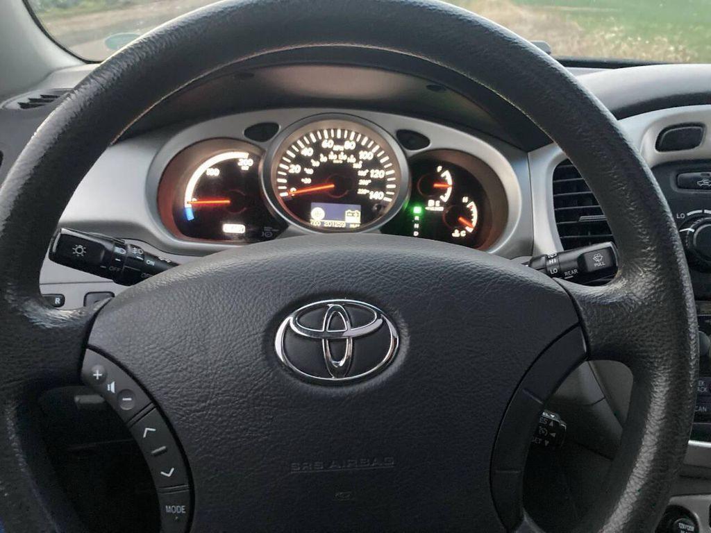 used 2007 Toyota Highlander Hybrid car, priced at $6,500