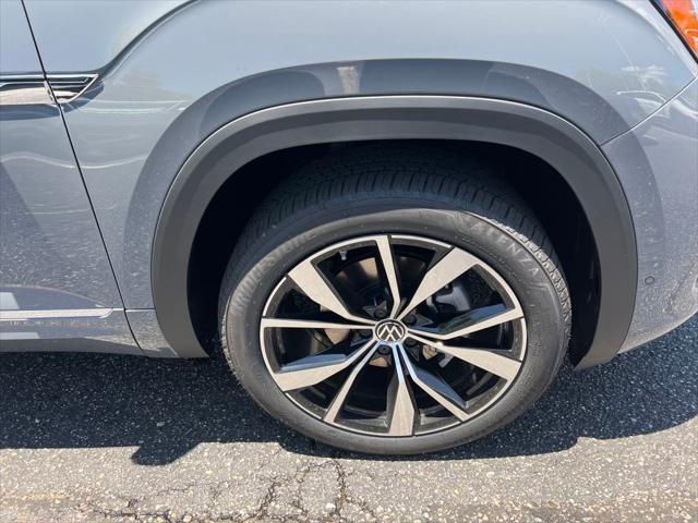 new 2025 Volkswagen Atlas car, priced at $50,810