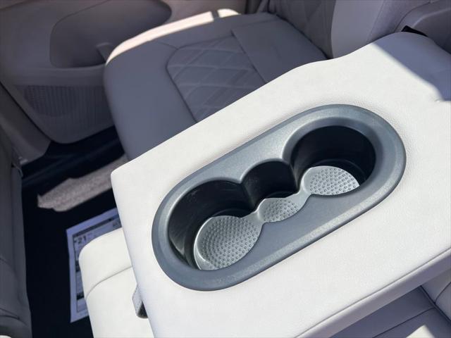 new 2025 Volkswagen Atlas car, priced at $50,810