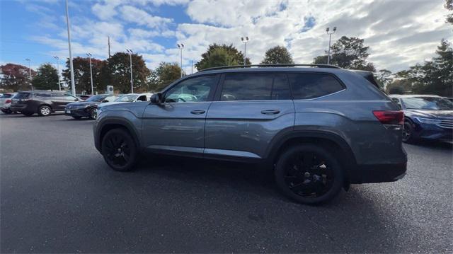 new 2024 Volkswagen Atlas car, priced at $40,347