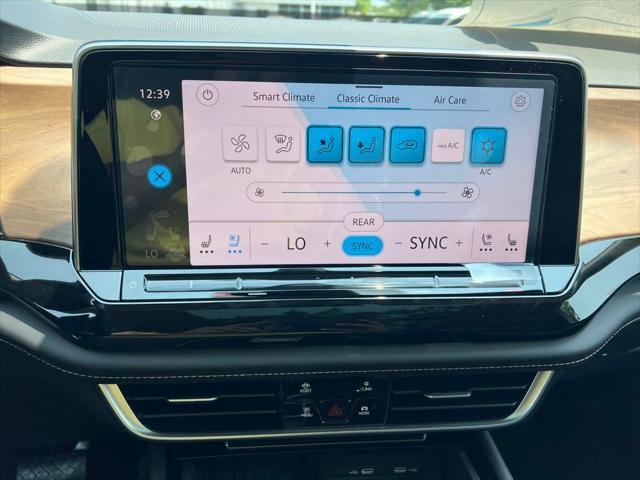 new 2025 Volkswagen Atlas car, priced at $43,151