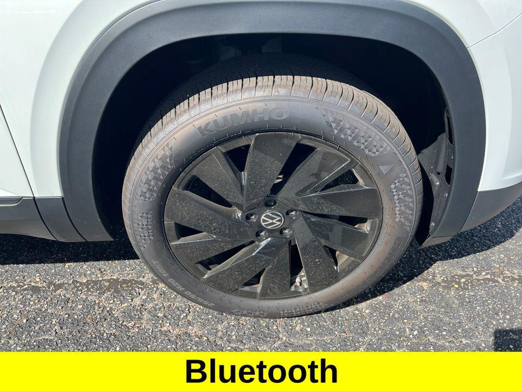 new 2025 Volkswagen Atlas Cross Sport car, priced at $39,949