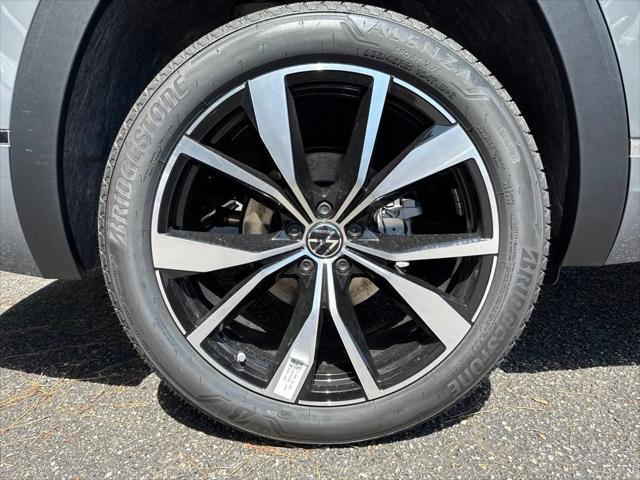 new 2025 Volkswagen Atlas car, priced at $50,810