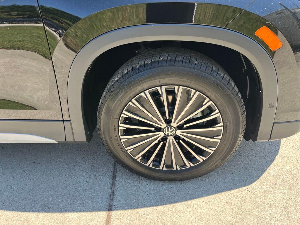 new 2025 Volkswagen Tiguan car, priced at $30,210