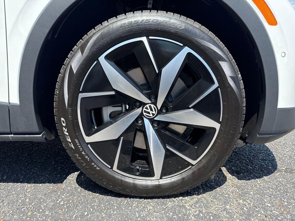 new 2025 Volkswagen ID.4 car, priced at $46,283