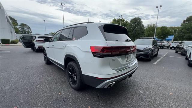 new 2024 Volkswagen Atlas car, priced at $46,300