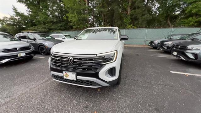 new 2024 Volkswagen Atlas car, priced at $50,353