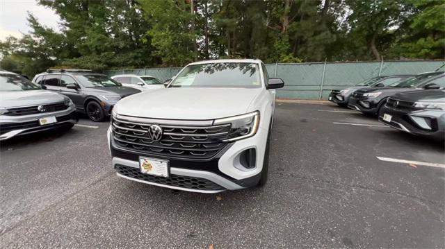 new 2024 Volkswagen Atlas car, priced at $46,300