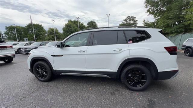 new 2024 Volkswagen Atlas car, priced at $46,300