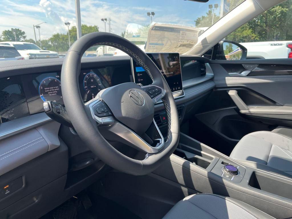 new 2025 Volkswagen Tiguan car, priced at $35,073