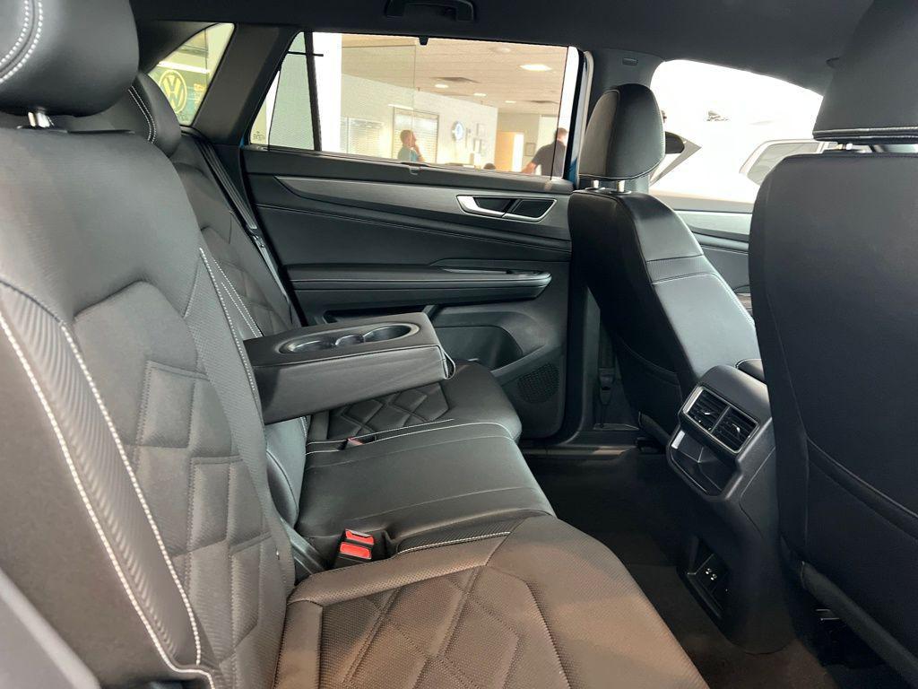 new 2025 Volkswagen Atlas Cross Sport car, priced at $39,937