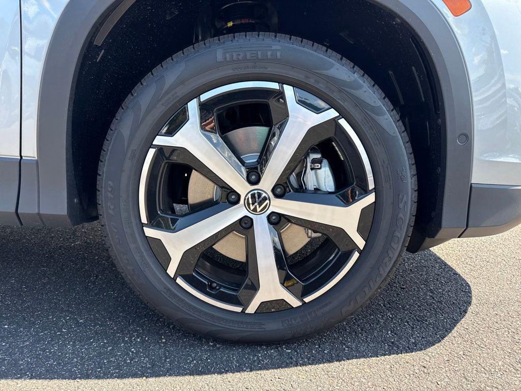 new 2025 Volkswagen Tiguan car, priced at $34,049