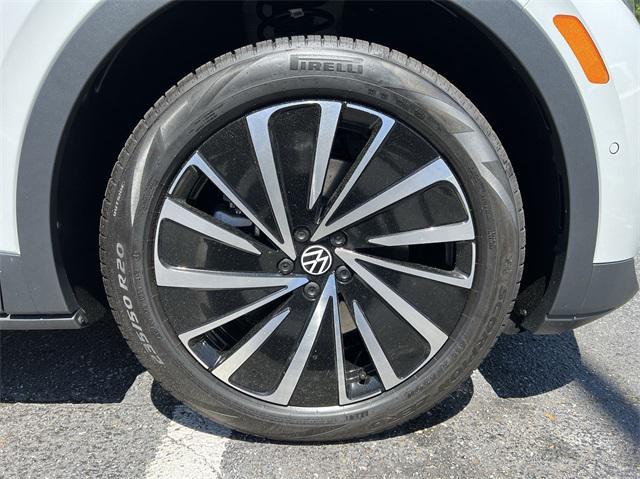 new 2024 Volkswagen ID.4 car, priced at $38,729