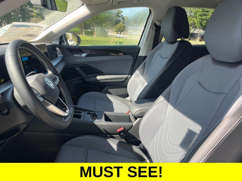 new 2025 Volkswagen Tiguan car, priced at $33,018