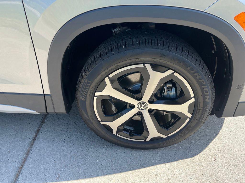 new 2025 Volkswagen Tiguan car, priced at $34,018