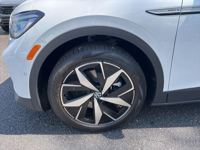 new 2025 Volkswagen ID.4 car, priced at $46,007