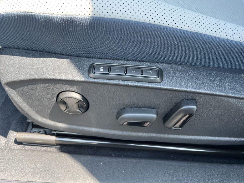 new 2025 Volkswagen ID.4 car, priced at $46,007