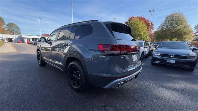 new 2025 Volkswagen Atlas car, priced at $49,576