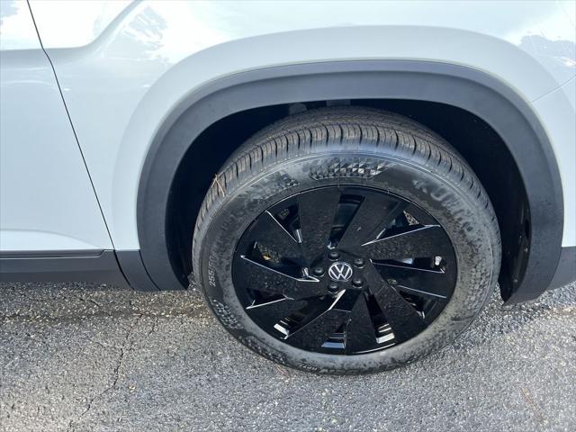 new 2025 Volkswagen Atlas car, priced at $45,810