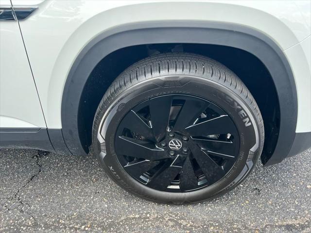 new 2025 Volkswagen Atlas Cross Sport car, priced at $43,699
