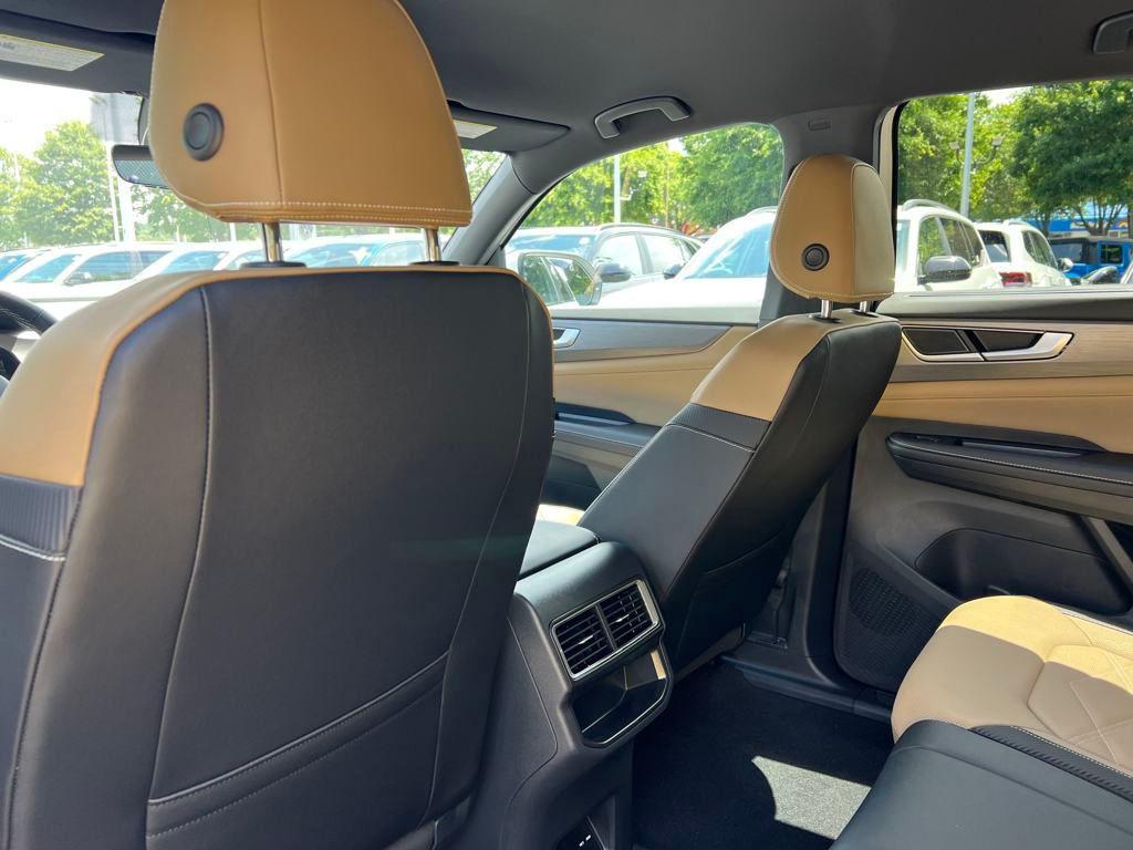 new 2025 Volkswagen Atlas Cross Sport car, priced at $40,449
