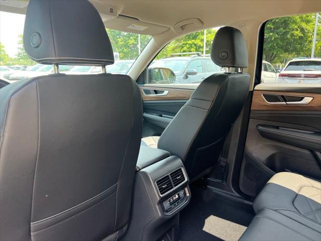 new 2025 Volkswagen Atlas car, priced at $39,689