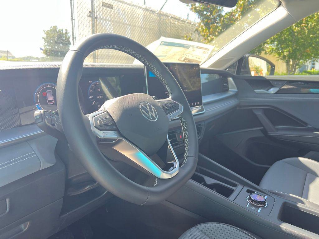 new 2025 Volkswagen Tiguan car, priced at $32,599