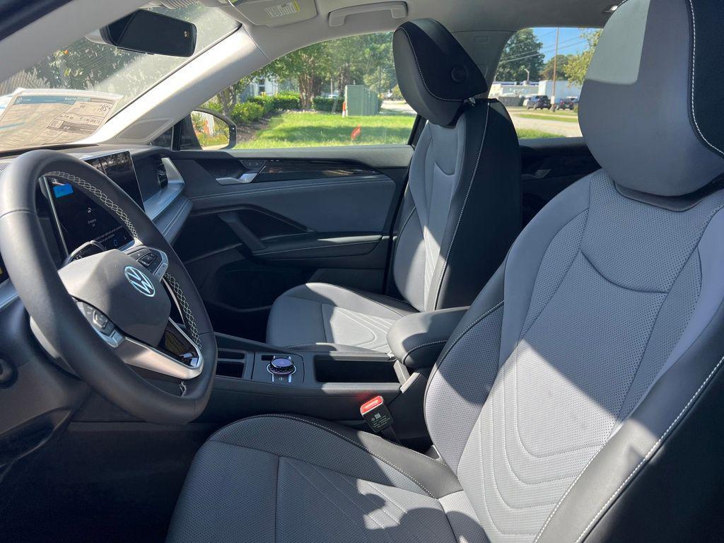 new 2025 Volkswagen Tiguan car, priced at $32,599