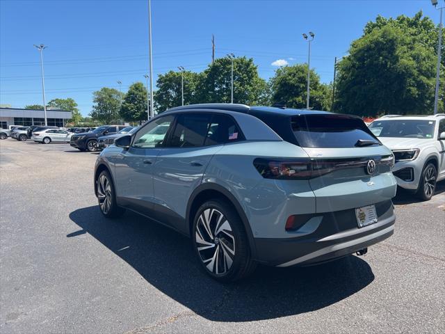 new 2025 Volkswagen ID.4 car, priced at $52,443