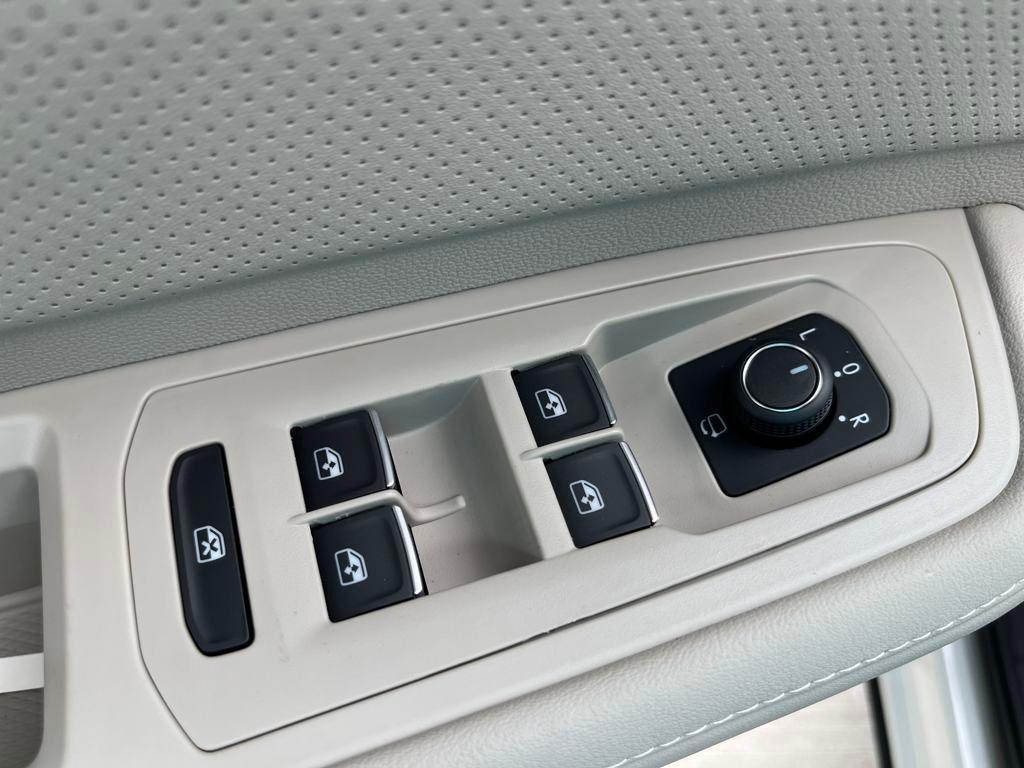 new 2025 Volkswagen Atlas car, priced at $49,310