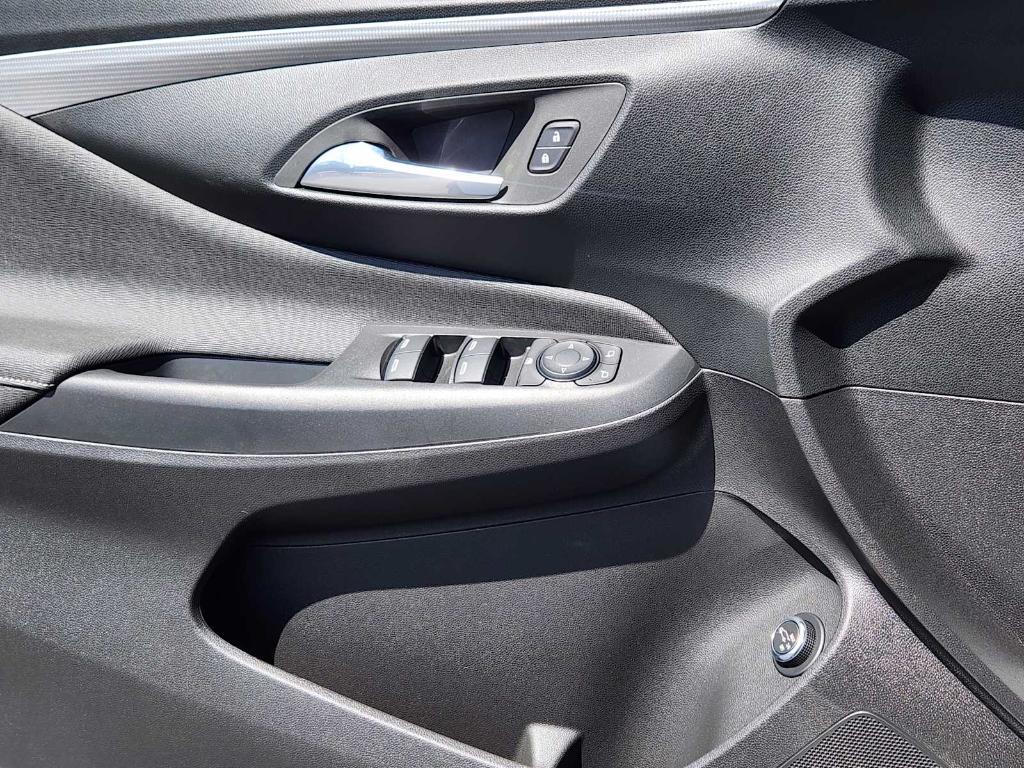 new 2025 Buick Envista car, priced at $32,435