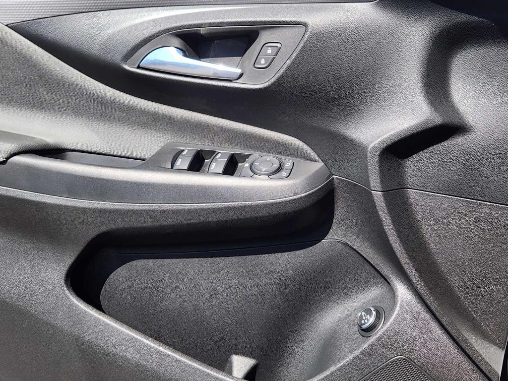 new 2025 Buick Envista car, priced at $32,435