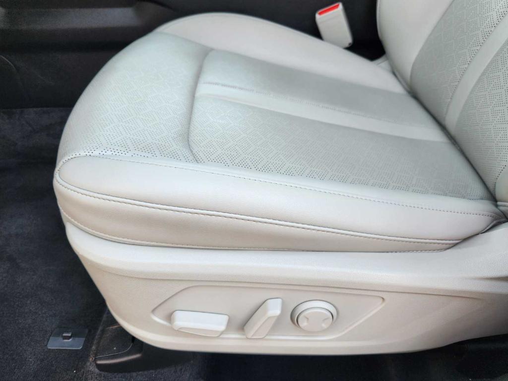 used 2023 Kia Sorento car, priced at $24,772