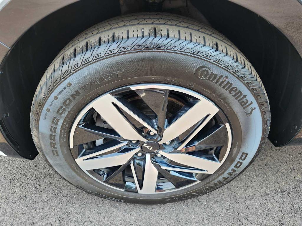 used 2023 Kia Sorento car, priced at $24,772